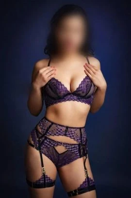 Selena — 5 / 9