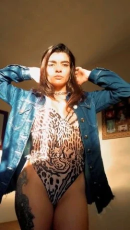 Emily Dias — 4 / 5