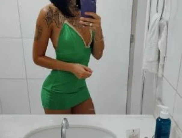 Julia Sanches — 3 / 4