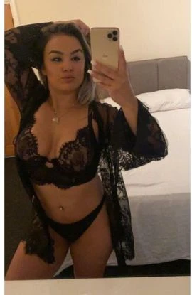 Female Escort — 2 / 4