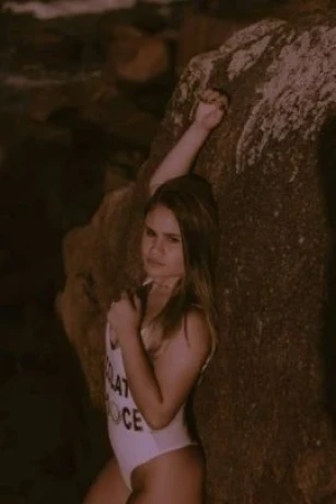 Thaís Machado — 3 / 4