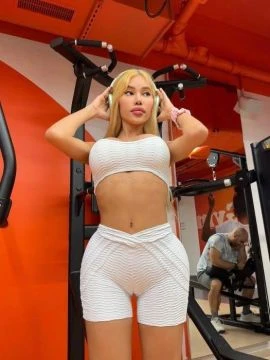 Bella — 2 / 9
