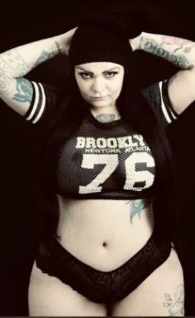 Larissa Lopes — 4 / 5