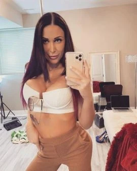 Julia — 3 / 4
