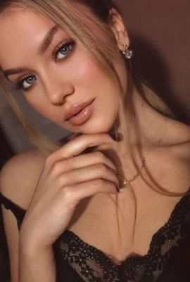 Viktoriia — 3 / 9