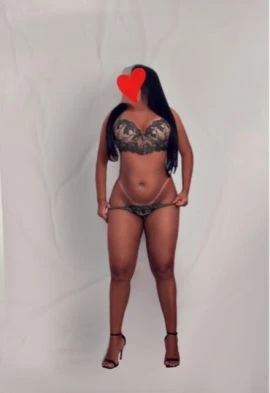 Viviane Araújo — 3 / 6