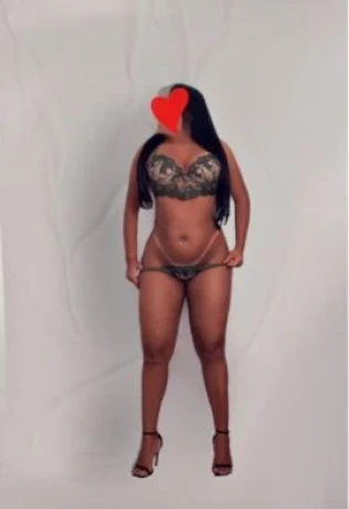 Viviane Araújo — 3 / 6