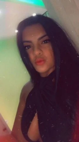 Bruna Prado — 8 / 9