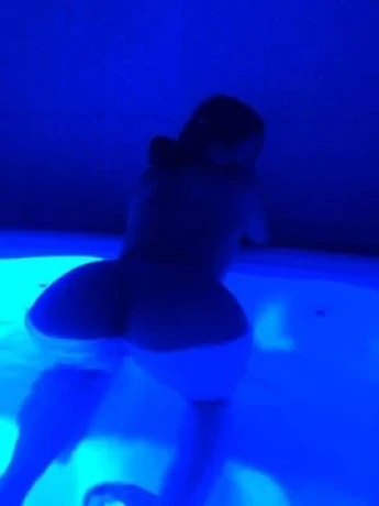 Camila Alves — 1 / 6