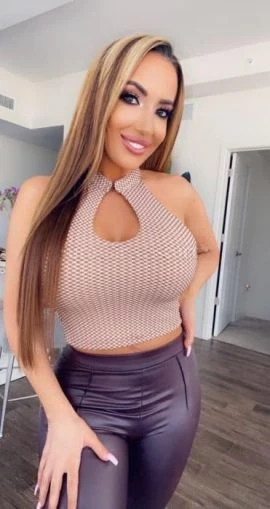 Riana — 3 / 4