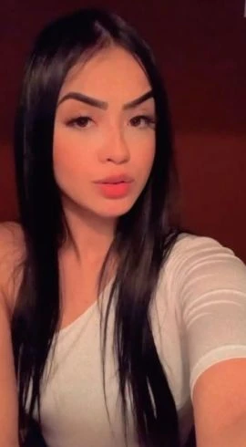 Isis Melo — 3 / 5