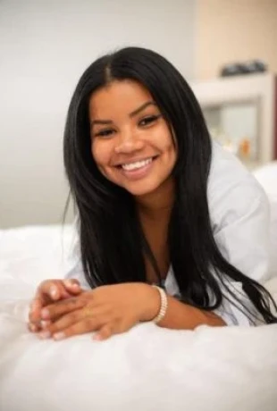 Stéfani Loureiro — 2 / 4