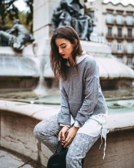 Alona — 4 / 9