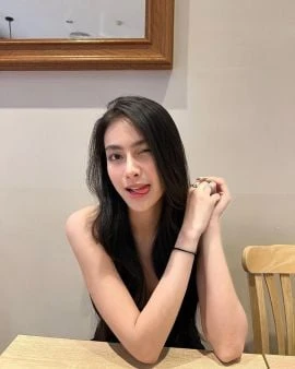 Della — 6 / 9