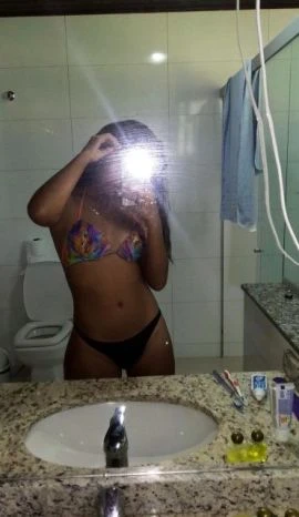 Alice Veiga — 4 / 5