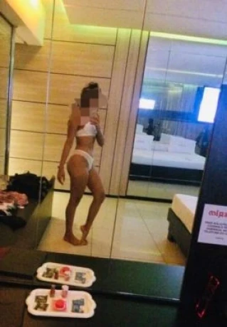 Izza Queiroz — 2 / 5