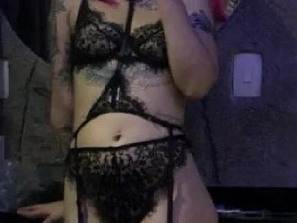 Lari Alves — 4 / 5