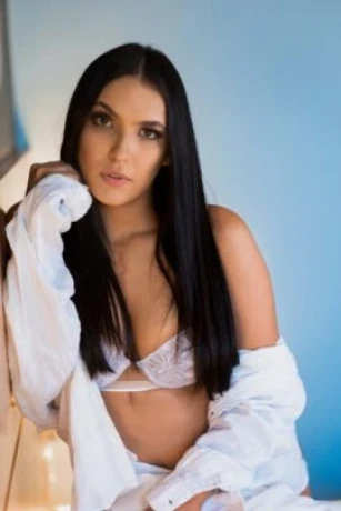 Aline Nunes — 4 / 5