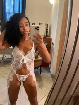 Larissa — 6 / 8