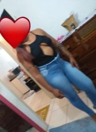 Viviane Araújo — 4 / 5