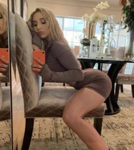 Isabella weyant — 2 / 3