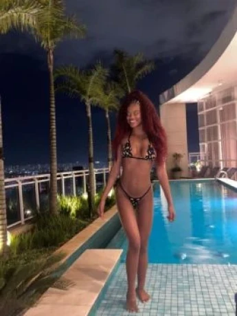 Bruna Lins — 3 / 5