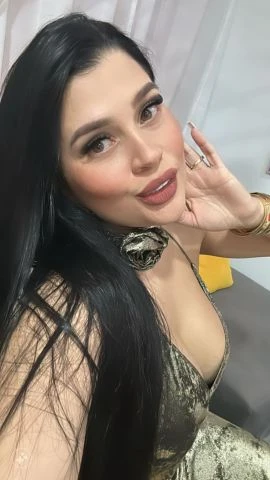 Adriana — 6 / 8