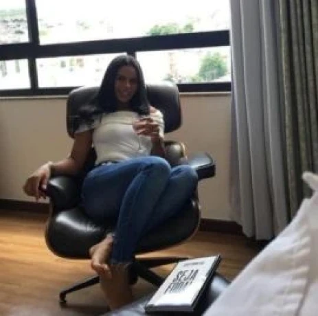 Beca Santana — 4 / 5