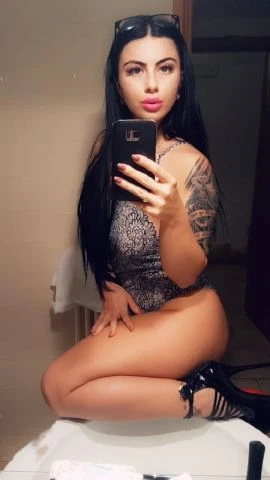 Claudia — 3 / 8