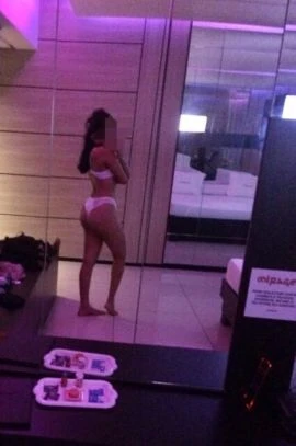 Izza Queiroz, Escort, Belém