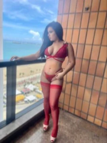 Larissa Santos — 4 / 6