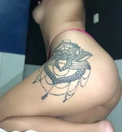 Nefertiti Ferrari — 3 / 5