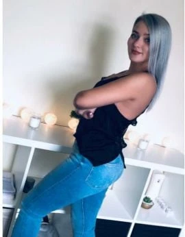 Chloe — 2 / 4