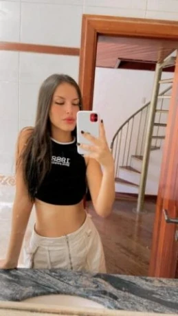 Victoria Aguiar — 7 / 9