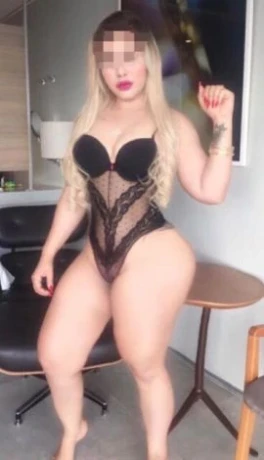 Lara Foster — 8 / 9