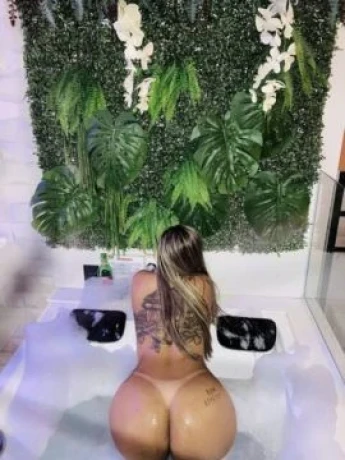 Alecsandra Santos — 8 / 9