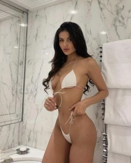 Julie — 3 / 6