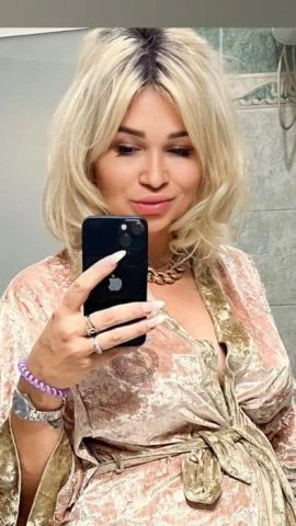 Viki, Escort, Milan