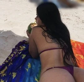 Carina Bueno — 4 / 5