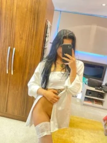 Tainá Almeida — 2 / 5