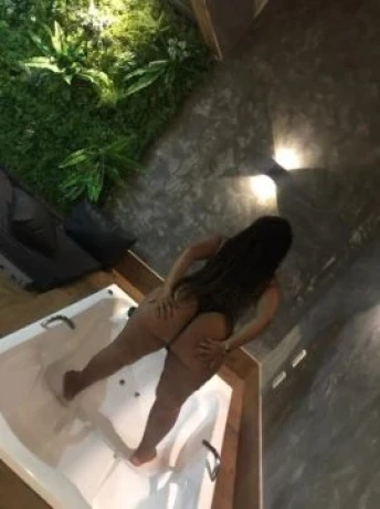 Gaby Vidal — 8 / 9