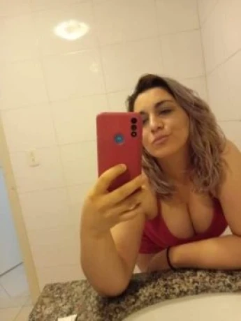 Naty Borges — 3 / 4