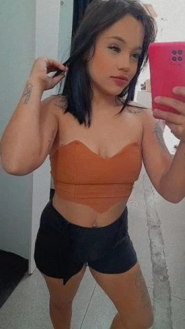 Bia Alves — 2 / 4