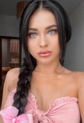 Karina — 2 / 8