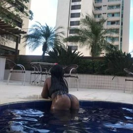 Iza Nunes — 4 / 9