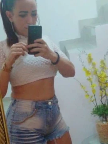 Mirella Macedo — 3 / 5