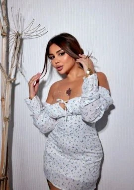 Layla — 4 / 9