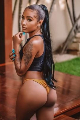 Camila Feroz — 7 / 9