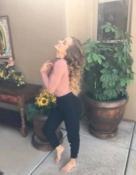 Melina — 4 / 9