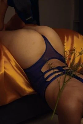 Zoe Goldmund — 2 / 6
